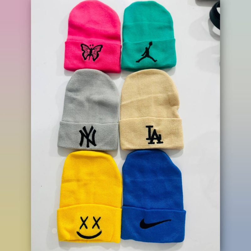 کلاه بافت گلدوزی رنگی عمده ( پک 6 عددی )