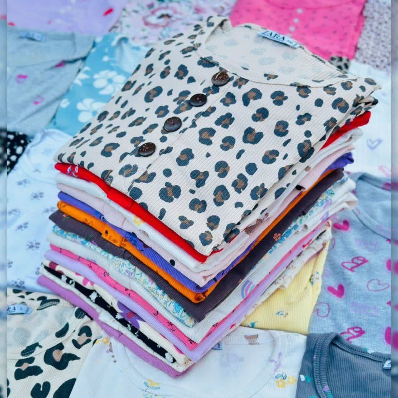 تیشرت یقه گرد ZARA دکمه چوبی عمده (پک 6 عددی)